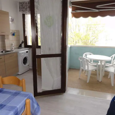 In 36807 * Бібіоне